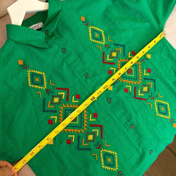 NWOT EMBROIDERED BUTTON DOWN SHIRT SIZE M - Picture 9 of 17